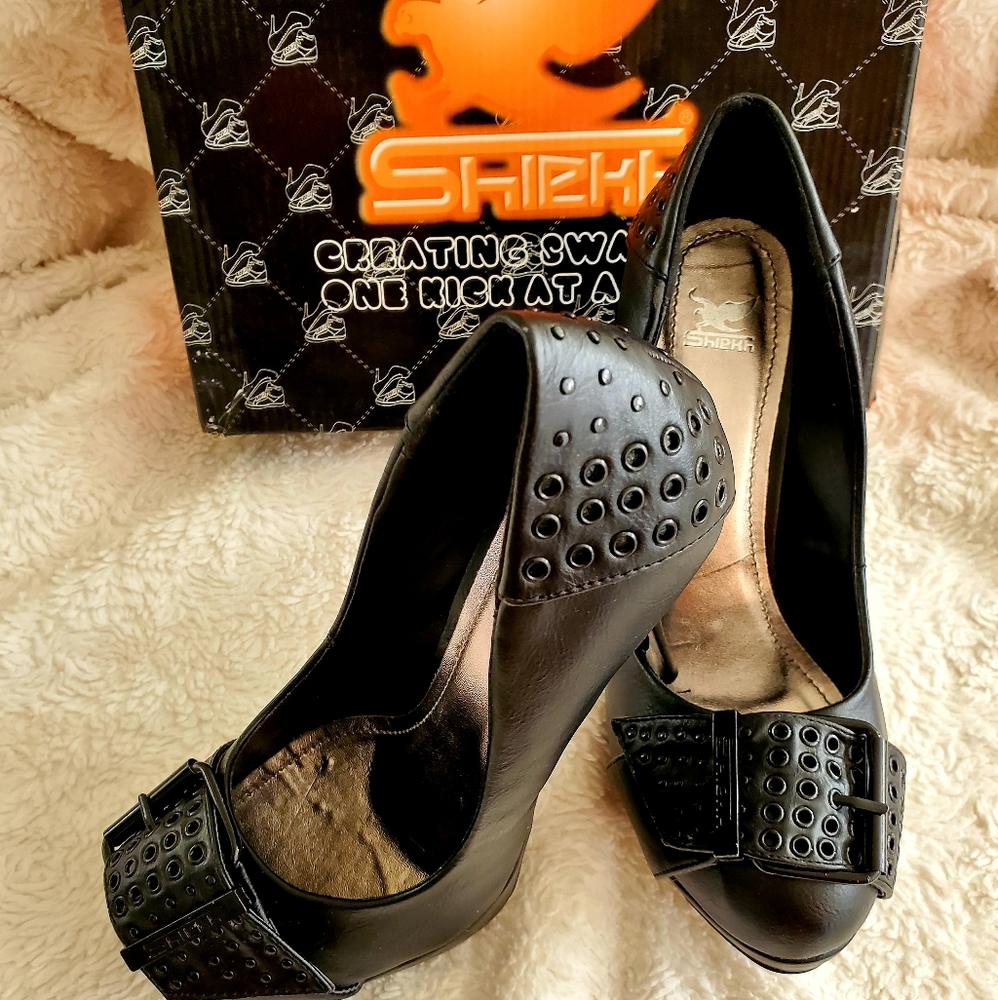 Black Buckle Shiekh Heels size 10